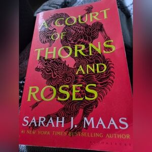 A Court of Thorns And Roses 🌹